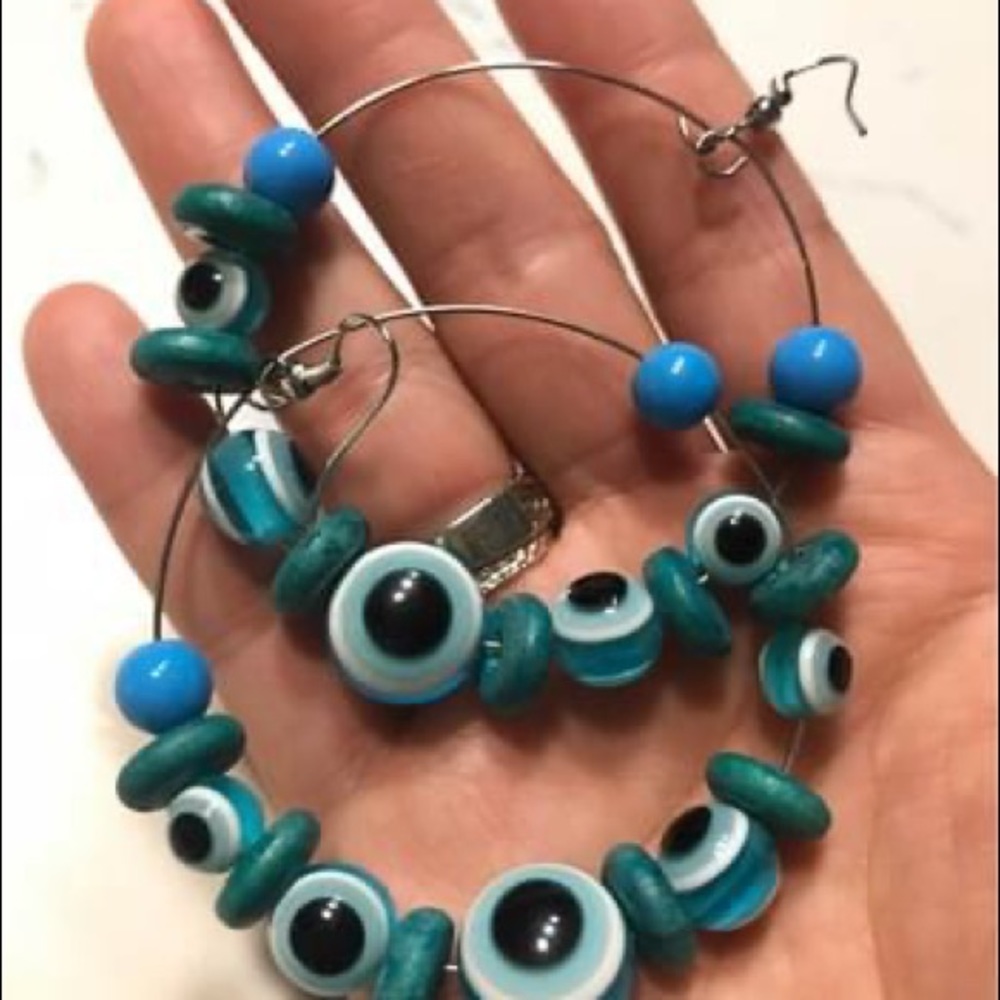 Earring with blue evil eyes.